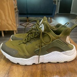 Women’s - Olive green - Nike Huaraches - Size 8